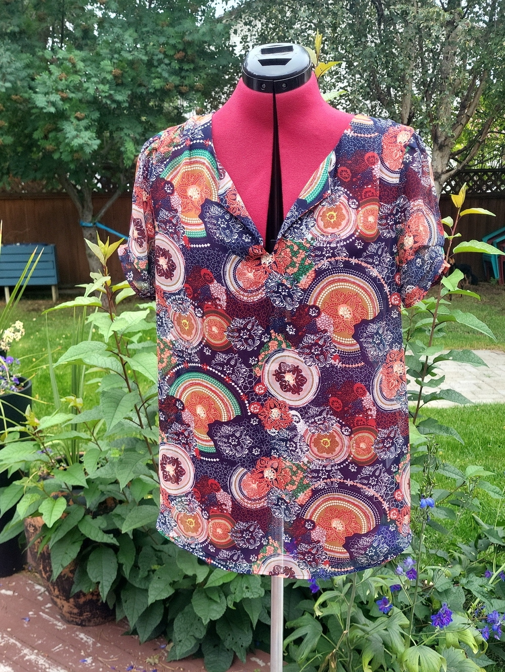 DR2 Multicolor V-Neck Short Sleeve Blouse in Navy, Orange, Green